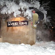 Sjukt mycket sn&ouml; i byn... . Foto: Jakob Johansson. &Aring;kare: Gustav R&ouml;cklinger.