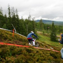 tycker om att man ser jordbitar flyger ifr&aring;n hjul. Foto: Eric h&ouml;glund. &Aring;kare: Random.