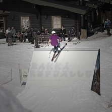 Jag steker p&aring; Bakk&aring; R&ouml;fj&auml;lle Wallriden i hamra. Foto: Johanna Johansson. &Aring;kare: Karl-Dennis Nordl&ouml;f.