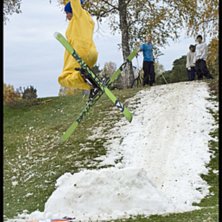 Hoppa lite n&auml;r vi raila och det h&auml;r &auml;r v&auml;ll en. Foto: Jake. &Aring;kare: Jonathan liljedal.