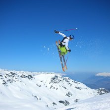 En solig dag med en fin kick i offpisten.. Foto: Helena Carlsson. &Aring;kare: Joel Wastesson.