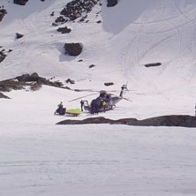 Tobias Nordahl blir inlagd i ambulans helikoptern . Foto: Jon Nilsson. &Aring;kare: Tobias Nordahl.
