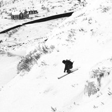 Martin drar p&aring; borti Norge... Sn&ouml;n hade drivit i. Foto: Johan Pettersson. &Aring;kare: Martin Olsson.