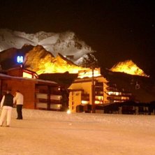 Fint upplysta berg. Foto: Petteri Koste. &Aring;kare: Bergman.