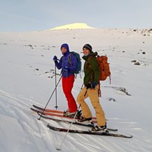 P&aring; vintern n&auml;r solen precis tar sig &ouml;ver bergst.