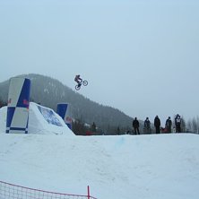 Han smoothar faktiskt landningen, sjukt fett flyg.. Foto: Johan Edenteg. &Aring;kare: Kyle Strait.