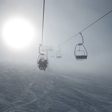 P&aring; v&auml;g upp genom dimman.... Foto: Olow Sw&auml;rd.