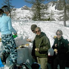 en redig picknick  med arbetskamraterna i slutet a. Foto: emma. &Aring;kare: picknick.