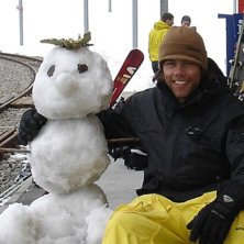 Ludde med sin b&auml;sta kompis.. Foto: Viktor Roos. &Aring;kare: Sn&ouml;gubbe, Ludvig Roos.