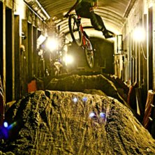 nicklasholmberg.se. Foto: Nicklas Holmberg. &Aring;kare: Ja vem kan du vara!.