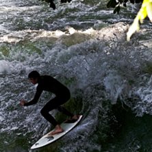 Standing wave in the city centre of Munich. Foto: David Grahn. &Aring;kare: unknown.