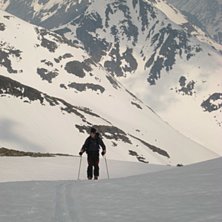 P&aring; v&auml;g upp mot Fl&ouml;tatind, en toppentopp. Foto: Mikael &Aring;sberg. &Aring;kare: jOHAN aNDERSSON.