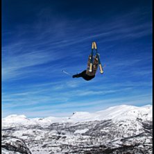 superman frontflip. Foto: Elin Pedersen. &Aring;kare: Oskar Pedersen.