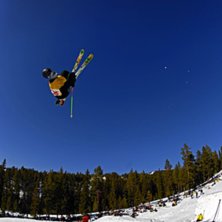 Den totala vinnaren av Big Jump Cup laddar en Kang. Foto: Erik Hammarsten. &Aring;kare: Filip Berggren.
