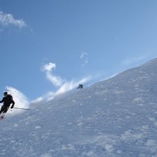 Fin f&ouml;delsedag med goda v&auml;nner och fin skid&aring;kni. Foto: Patrik Lak&eacute;n. &Aring;kare: Rasmus Carlsson.