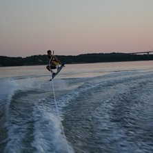 First time om a wakebord : ). Foto: Joakim Bratt. &Aring;kare: Adam berg Luther.