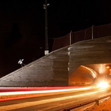 Christer k&ouml;r en nosepress nerf&ouml;r betongen.. Foto: Niclas Magnusson. &Aring;kare: Christer Norl&egrave;n.
