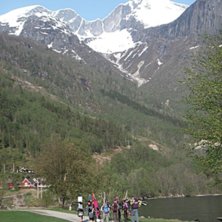 Hajka upp till sn&ouml;n f&ouml;r att &aring;ka lite! =o). Foto: jag igen. &Aring;kare: fof-teamet 05/06.