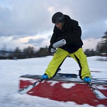 Det var kallt s&aring; jag h&auml;llde upp en kopp med varm. Foto: Oscar Eriksson. &Aring;kare: Robin Trolin.