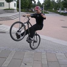 N&aring;tt tjaffs:). Foto: Robin Andersson. &Aring;kare: Daniel Landell.