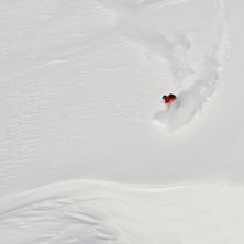 Fotade Oskar fr&aring;n min imagin&auml;ra heli pga heliski. Foto: Max Ahlberg. &Aring;kare: Oskar Cederg&aring;rdh.