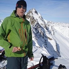 N&aring;gra timmar upp och snart ett brant &aring;k ner till. Foto: Johan Gustafson tror jag. &Aring;kare: Jesper Nilsson.