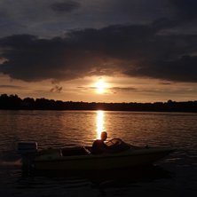 Runt 19:50 vid vassbotten    bl&aring;ser ingenting  Pe. &Aring;kare: Ingen.