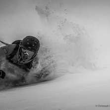 Nothing can beat skiing fresh powder with a good f. Foto: Christoph Oberschneider. &Aring;kare: Ferdinand Wacker.