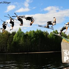 F&ouml;rsta vattenhopps sessionen f&ouml;r i &aring;r.
Hoppade. Foto: Plutten. &Aring;kare: Jeppenator.