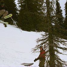 Hoppning p&aring; baksidan av Mt Roberts. Foto: Tobias Kristiansson. &Aring;kare: Kristofer Karlsson.