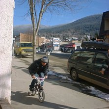 Mats har tagit seden dit man kommer och r&ouml;ker och. Foto: Daniel forsberg. &Aring;kare: Mats Wilen.