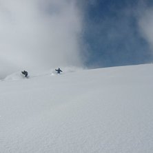 Baksidan p&aring; greken, pow pow!!. Foto: Niklas Eriksson. &Aring;kare: Andreas Schrickel och Richard Grinndall.