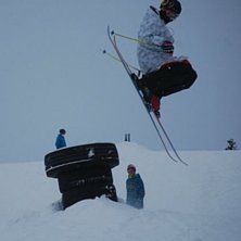 en b&aring;nK. &Aring;kare: kim fransson.