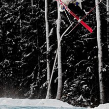 Fyller ut albumet med bilder fr&aring;n s&auml;song, Johan . Foto: Simon Lindberg. &Aring;kare: Johan Lantz.