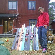 skidor men ingen sn&ouml;. Foto: emil lund. &Aring;kare: emil lund.