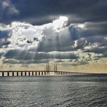 tunga moln runt &ouml;resunds bron. Foto: ulf n&auml;rwall.