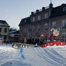 V&auml;ster&aring;s Railjam

Mer bilder p&aring; www.birkemyr.. Foto: Jonathan Birkemyr. &Aring;kare: ok&auml;nd.