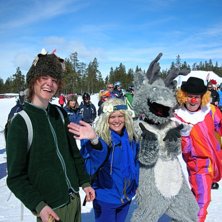 s&auml;songsavslutning med skidskole uppvisning. Foto: gustaf segergren. &Aring;kare: victor, maria, tess, therese.