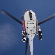 Helikoptern lyfter efter att ha sl&auml;ppt av oss f&ouml;. Foto: Alexander Engvall. &Aring;kare: Cowbojsarnas heli.