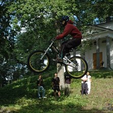 testar hoppet.. Foto: Samuel Cederstr&ouml;m. &Aring;kare: Kim Majholm.