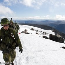 &Ouml;stra leden upp f&ouml;r Kebnekaise med Arm&eacute;ns J&auml;ga. Foto: Joakim Sandberg. &Aring;kare: Daniel Entoft.