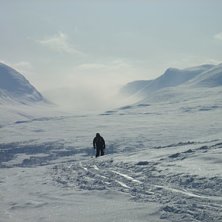 Ace DG p&aring; v&auml;g ut mot Lavindalen.. Foto: Mountain Man. &Aring;kare: Ace DG.
