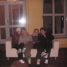 H&auml;mtade en soffa, kom inte s&aring; l&aring;ngt utan satt o.