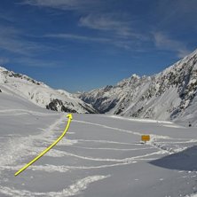 Skejta och staka lite fr&aring;n starten vid Dresdner h. Foto: Powder Department Stubaier Gletscher.