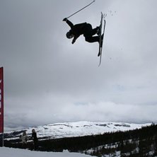 Superman frontflip. Foto: n&aring;n fr&aring;n Telia.se. &Aring;kare: Benno Persson.
