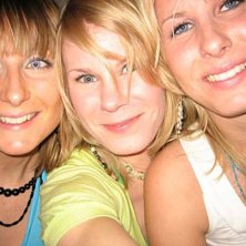 Brudarna babes = jag, Kamali och syster yster Kari. Foto: Kamali.