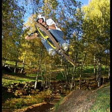 Laddar i cornern. Foto: Mattias Klockar. &Aring;kare: Anders Solin (jag).