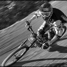 Full fart i &Aring;res backar - om n&aring;gon k&auml;nner till . Foto: Ola Rockberg. &Aring;kare: Ok&auml;nd.