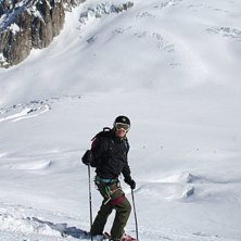 Glassar i solskenet i v&auml;ntan p&aring; de andra... Foto: Patrik Lak&eacute;n. &Aring;kare: Rasmus Carlsson.