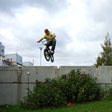K&ouml;r ett litet gap. Foto: Pontus. &Aring;kare: Lauri Nordin.